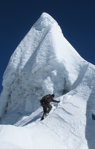 Cholatse Peak Climbing